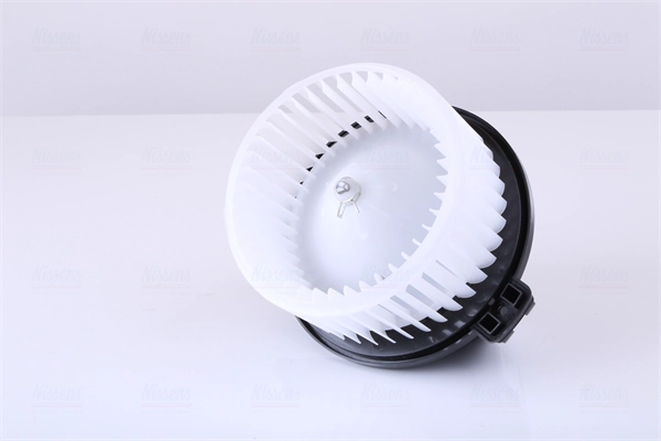 Вентилятор салона land rover discovery iii/iv -18/renge rover sport i -13 2.7-5.0d/i NISSENS 87548
