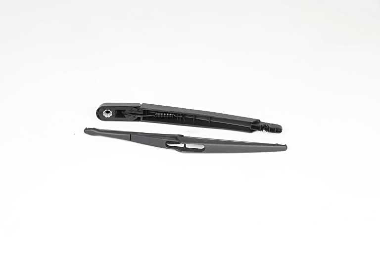 Поводок стеклоочистителя задний BSG BSG 70-990-006