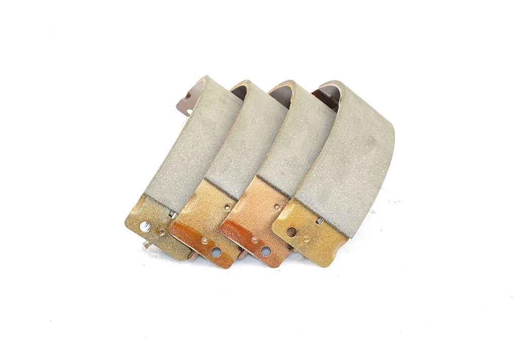 Колодки тормозные дисковые передние с датчиком / fiat 500bravodoblopuntopeugeot bipper 01 BSG BSG25200002