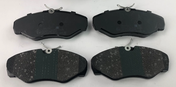 Комплект тормозных колодок дисковый тормоз JURATEK JCP1515