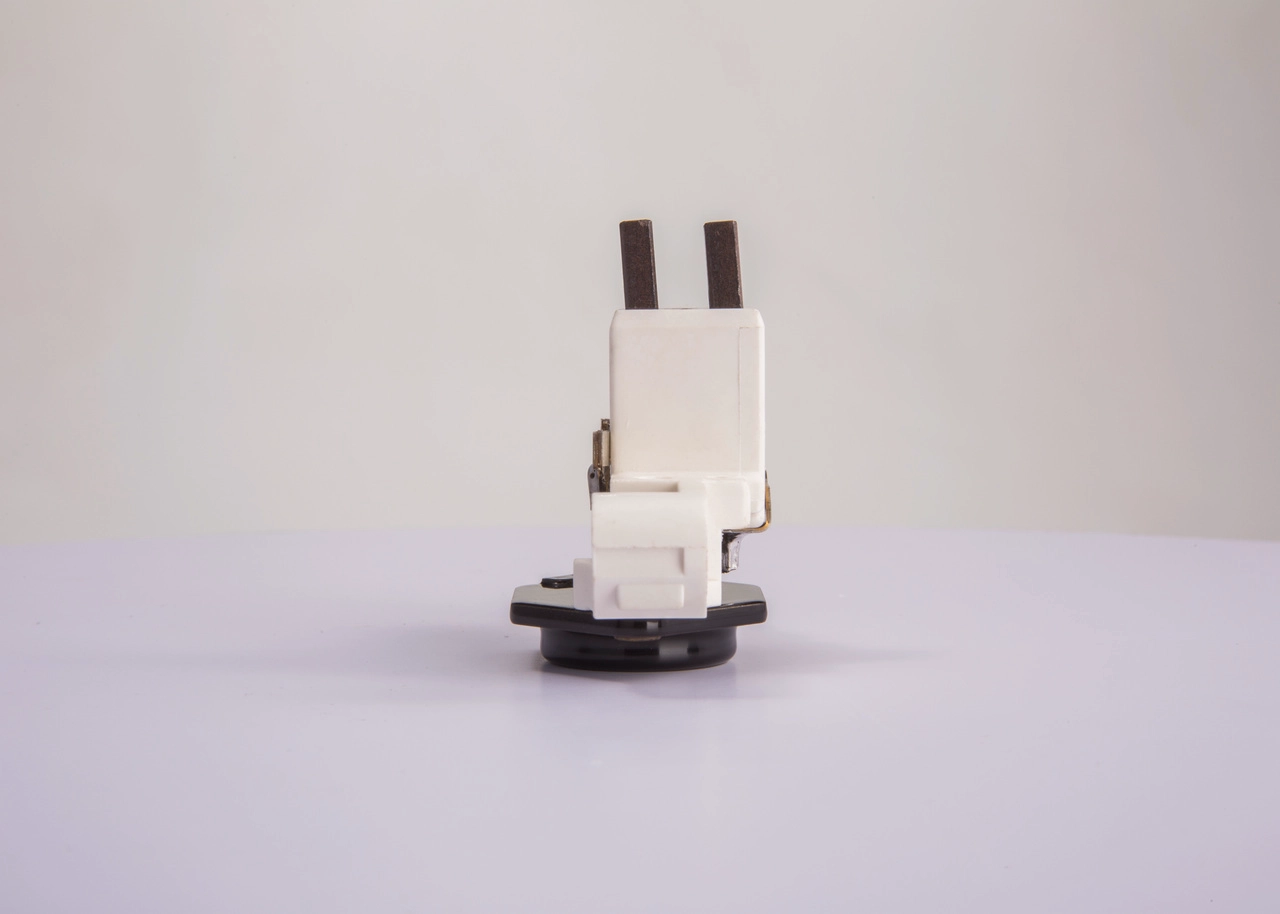 Регулятор генератора BOSCH 1 197 311 242