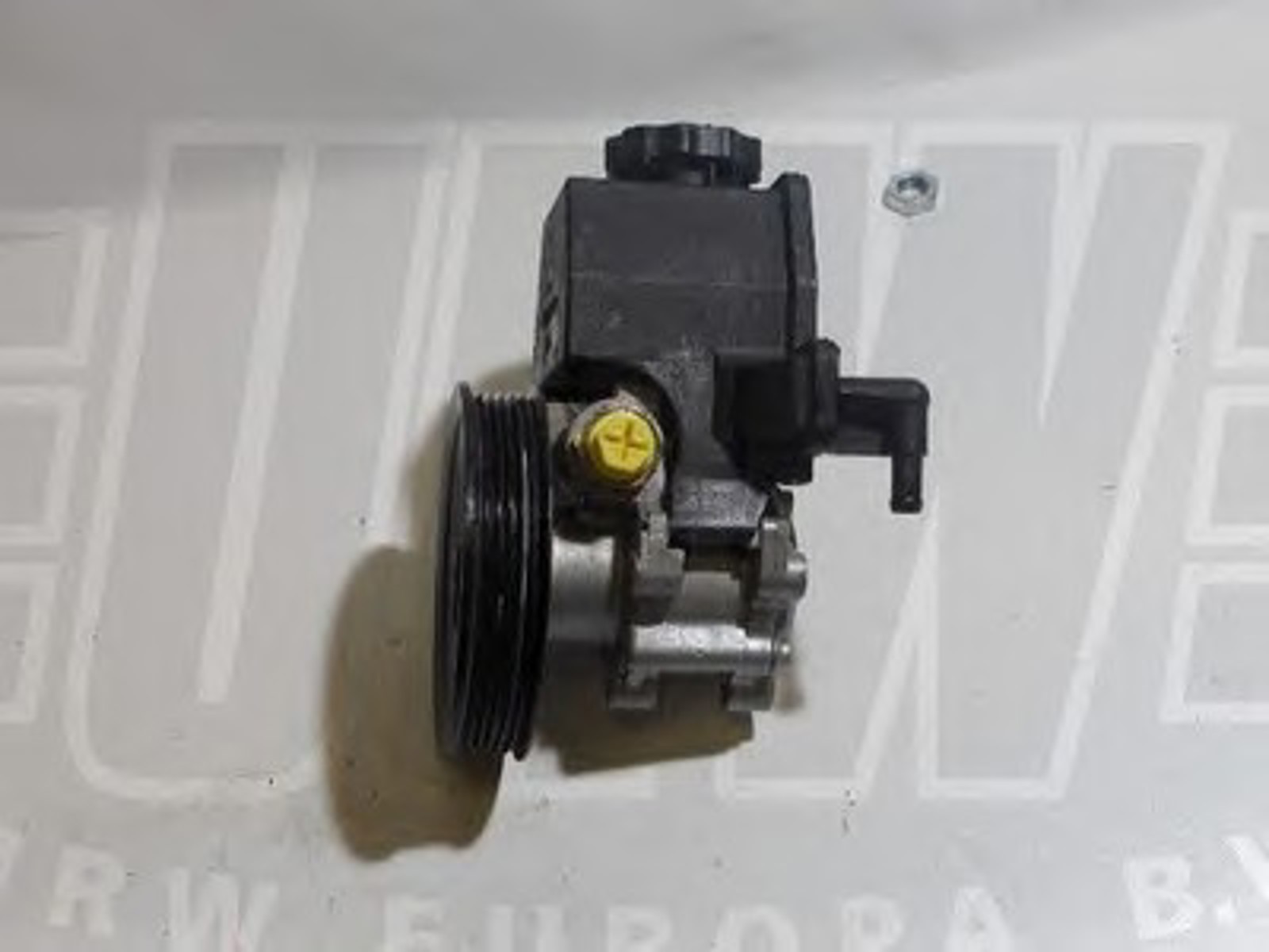 Насос гидроусилителя URW 32-89574